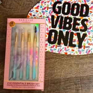 Danielle Creations Brush Set